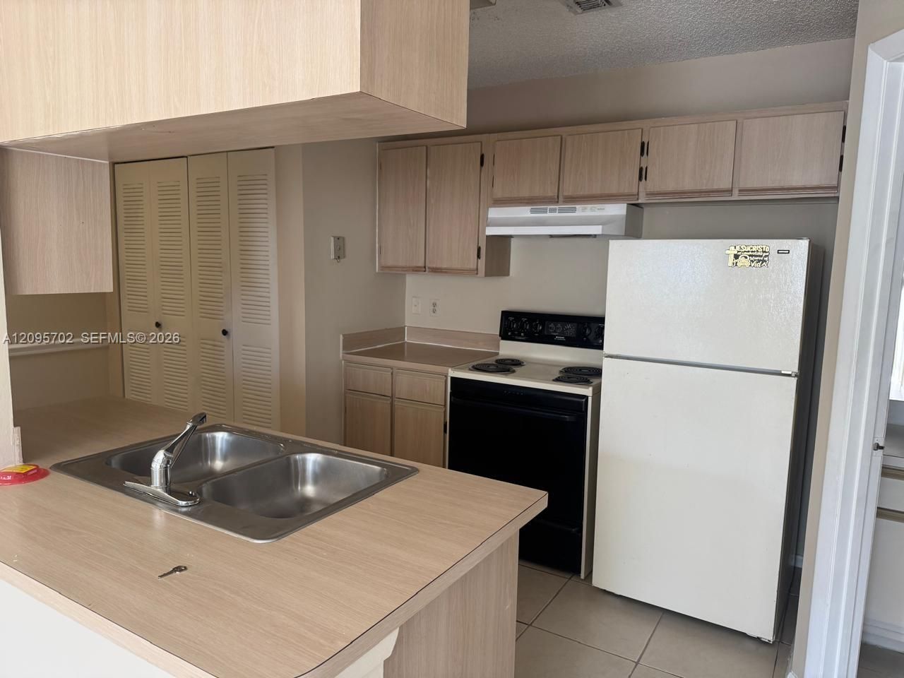 18348 NW 68th Ave , Unit H, Hialeah, FL 33015 Photo