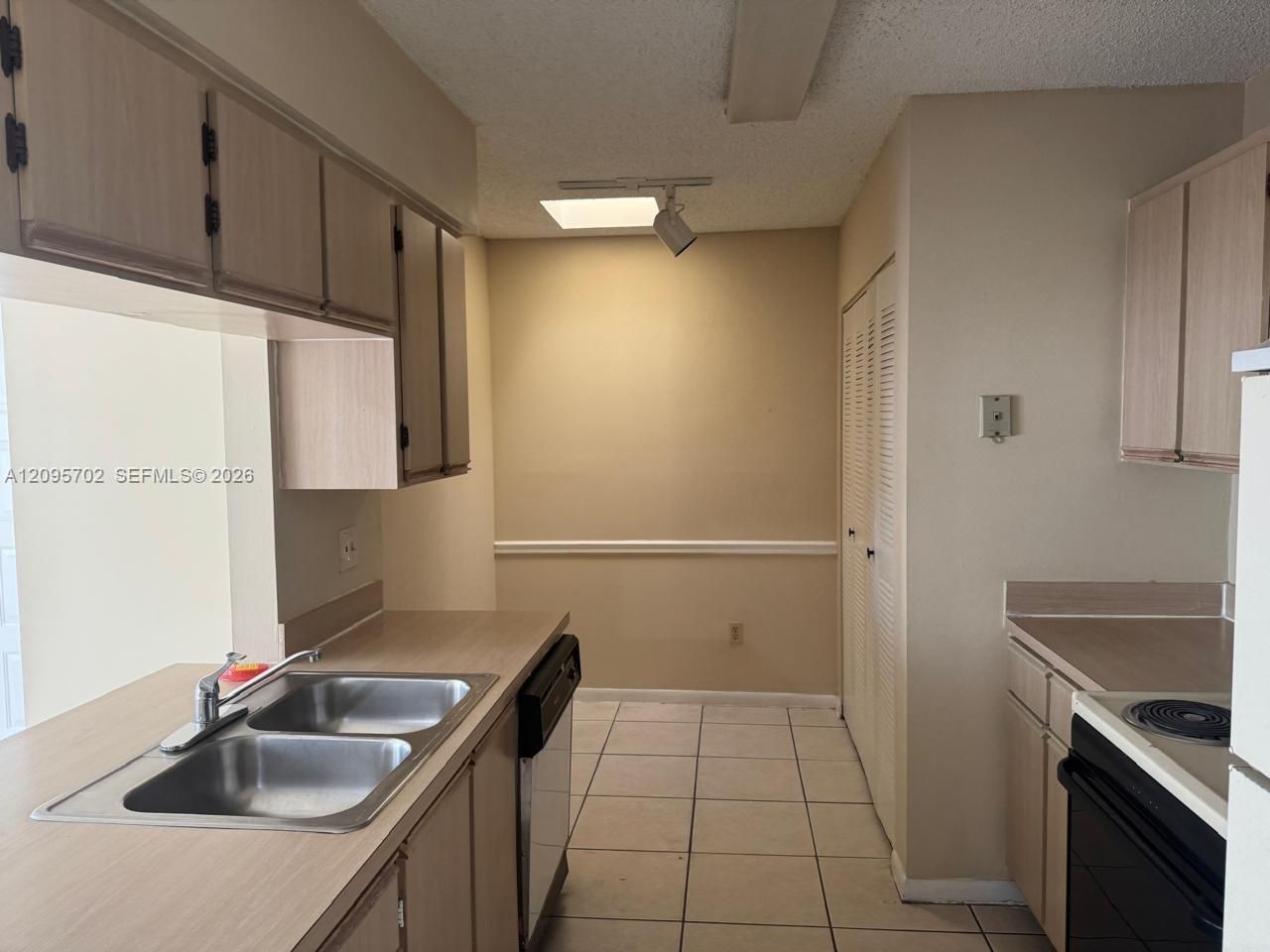 18348 NW 68th Ave, Unit H, Hialeah, FL 33015 Photo