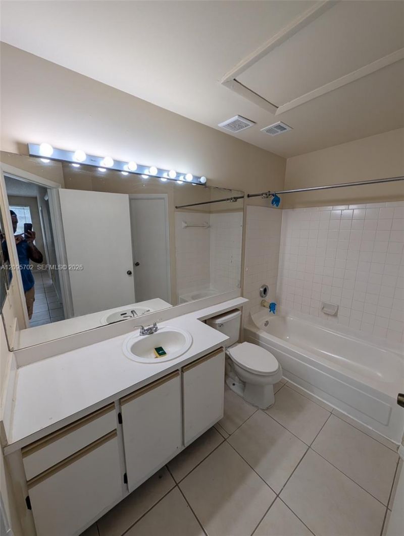 18348 NW 68th Ave, Unit H, Hialeah, FL 33015 Photo