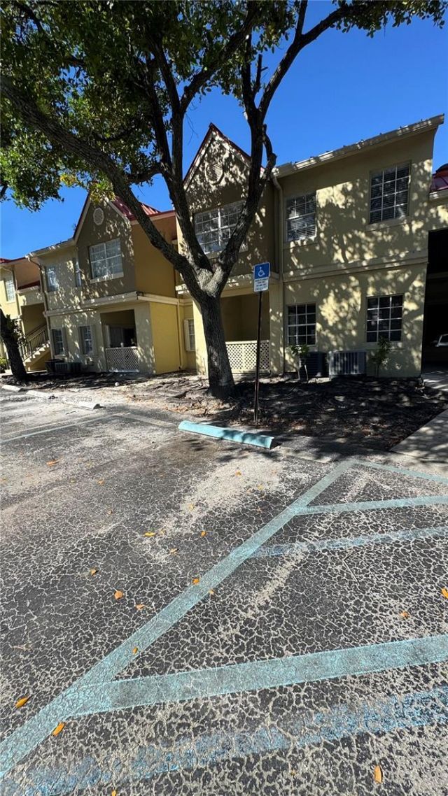 18348 NW 68th Ave , Unit H, Hialeah, FL 33015 Photo