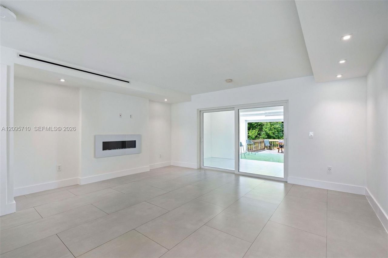 1369 W 69th St , Hialeah, FL 33014 Photo