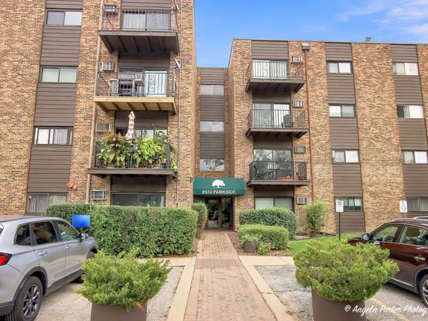 8970 N Parkside Avenue , Unit 406, Des Plaines, IL 60016