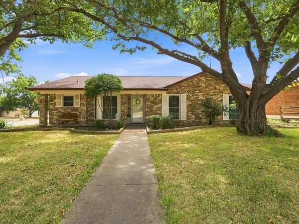 216 Old Hickory Drive , Irving, TX 75060