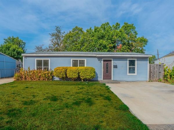 934 Indian Hills Drive , Grand Prairie, TX 75051