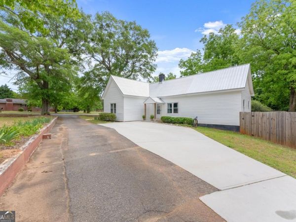 1519 New Hope Church Road, Loganville, GA 30052