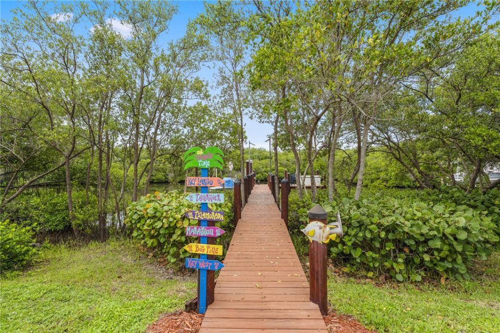 3929 Shoreside Drive, Hutchinson Island, FL 34949 Photo