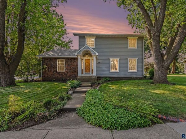 527 Ashmont Rd, Madison, SD 57042