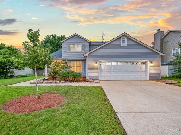 148 S Glenbrook Trail, McHenry, IL 60050