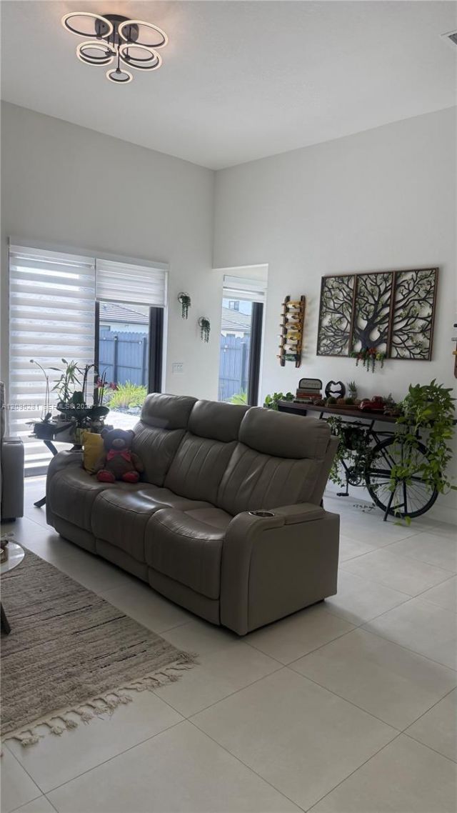 14422 SW 18th St , Miami, FL 33175 Photo