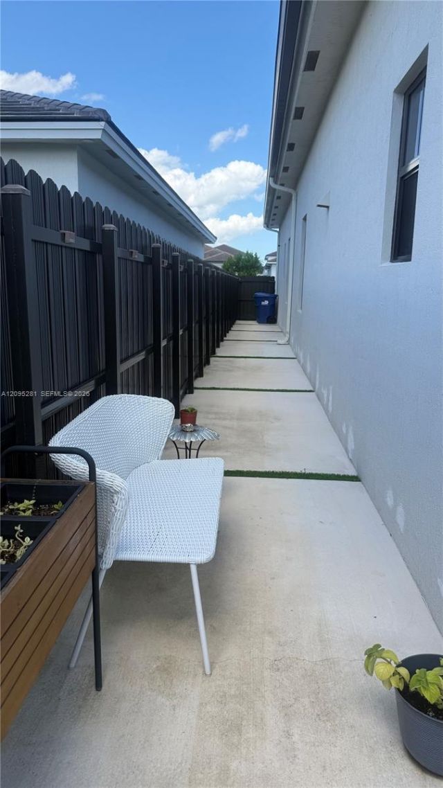 14422 SW 18th St , Miami, FL 33175 Photo
