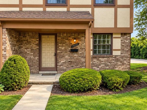 19600 Raleigh Circle S, Southfield, MI 48076