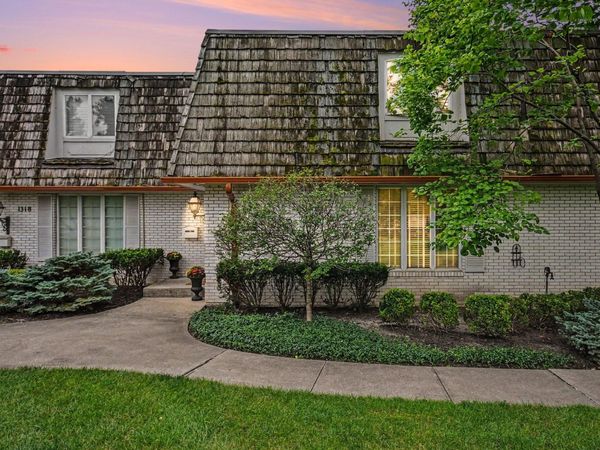 1316 Camellia Drive, Munster, IN 46321