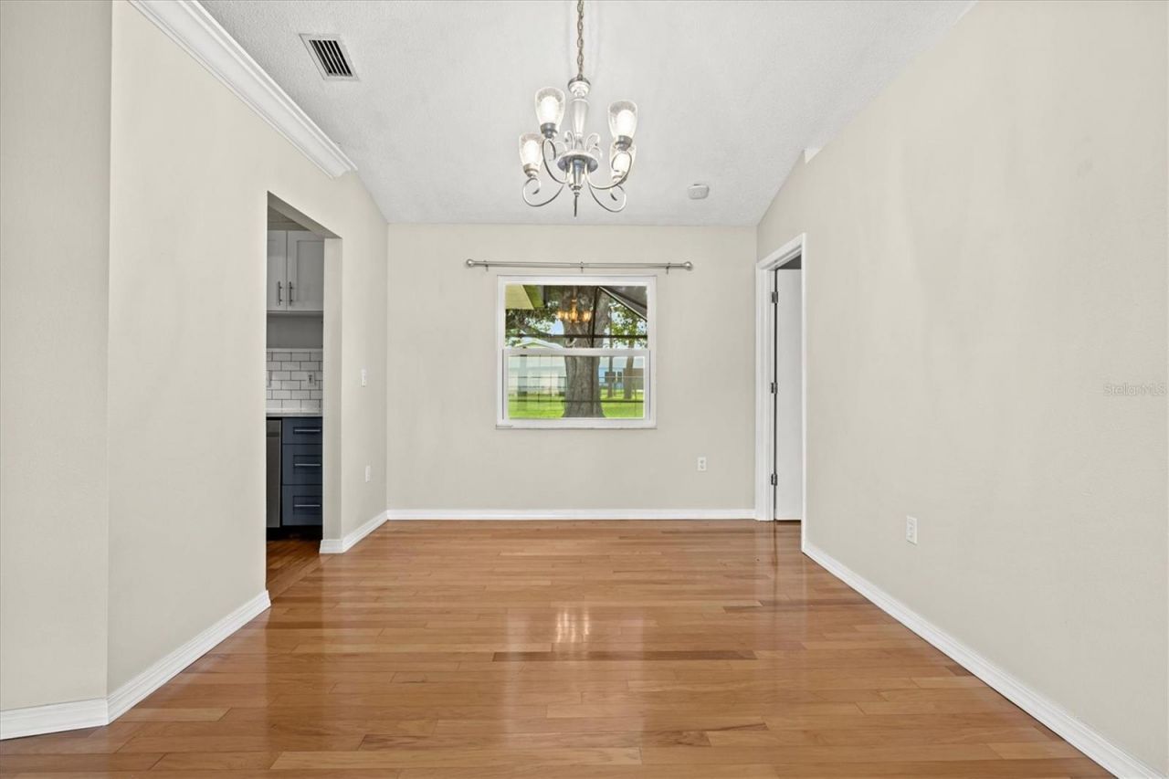 7129 Queen Palm Circle , Sarasota, FL 34243 Photo