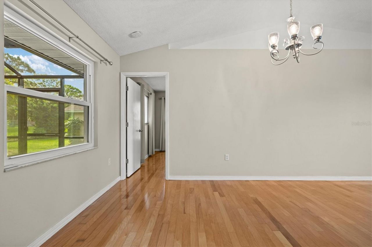 7129 Queen Palm Circle , Sarasota, FL 34243 Photo