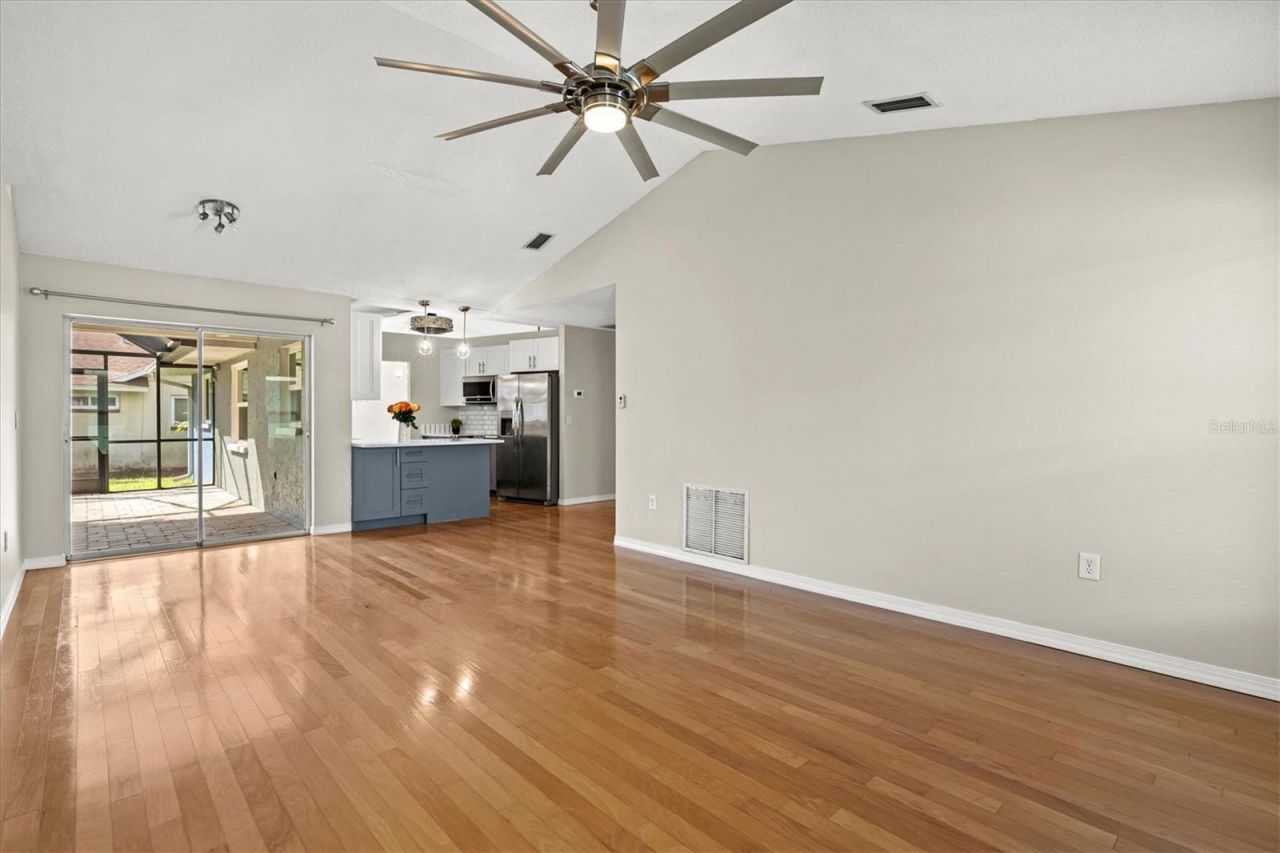 7129 Queen Palm Circle , Sarasota, FL 34243 Photo