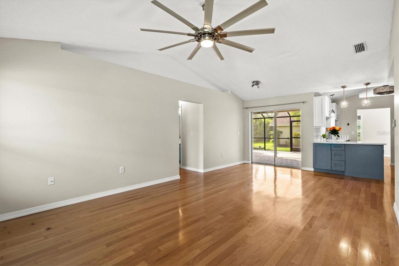 7129 Queen Palm Circle , Sarasota, FL 34243 Photo