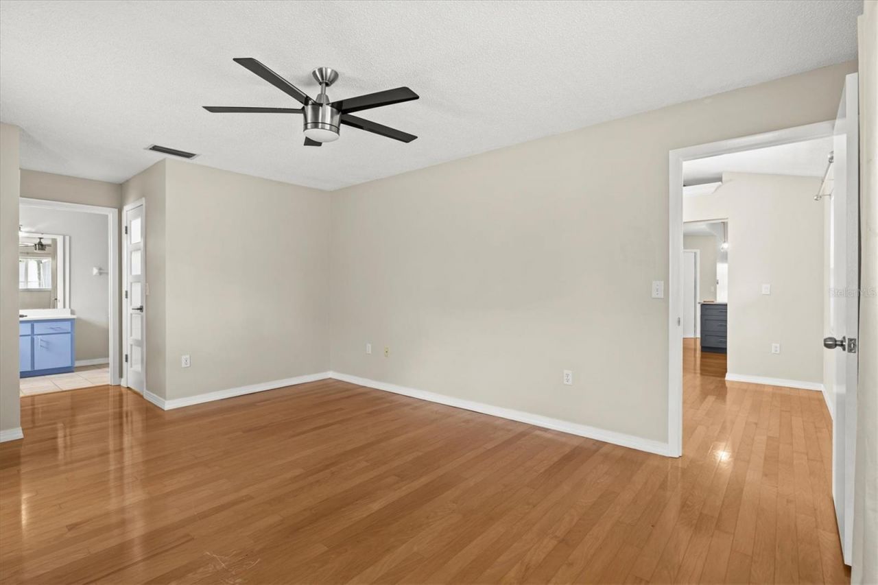 7129 Queen Palm Circle , Sarasota, FL 34243 Photo