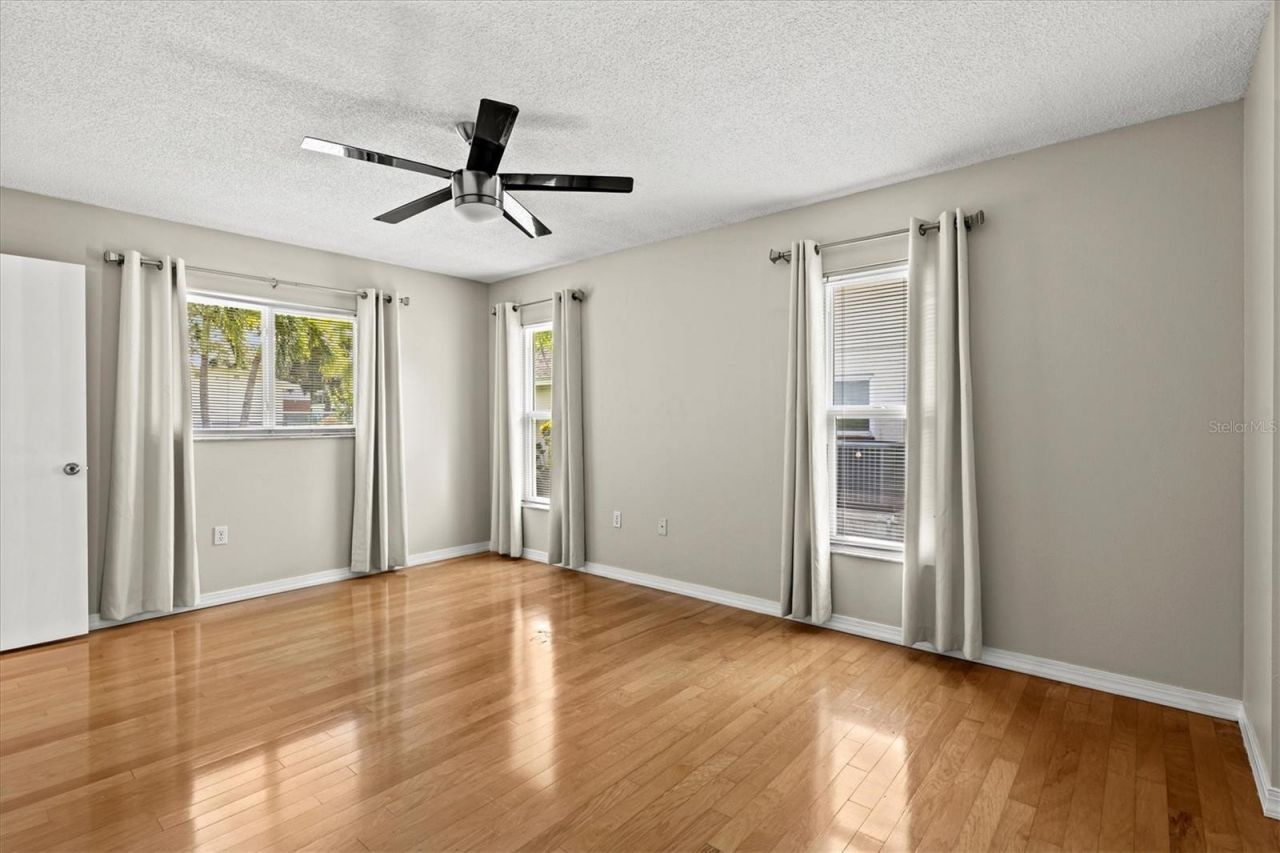 7129 Queen Palm Circle , Sarasota, FL 34243 Photo