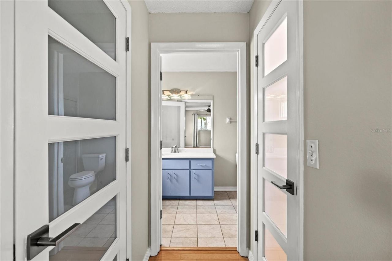 7129 Queen Palm Circle , Sarasota, FL 34243 Photo