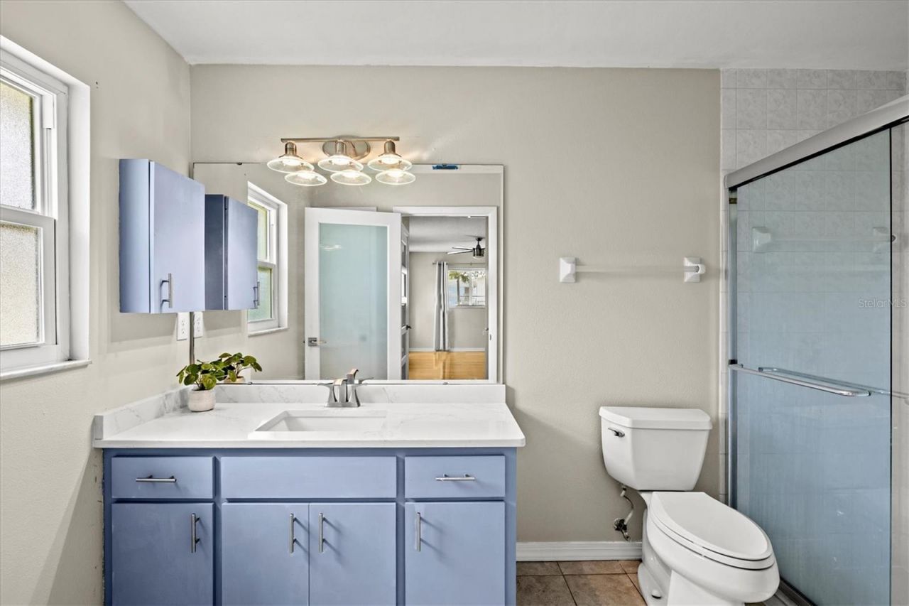 7129 Queen Palm Circle , Sarasota, FL 34243 Photo