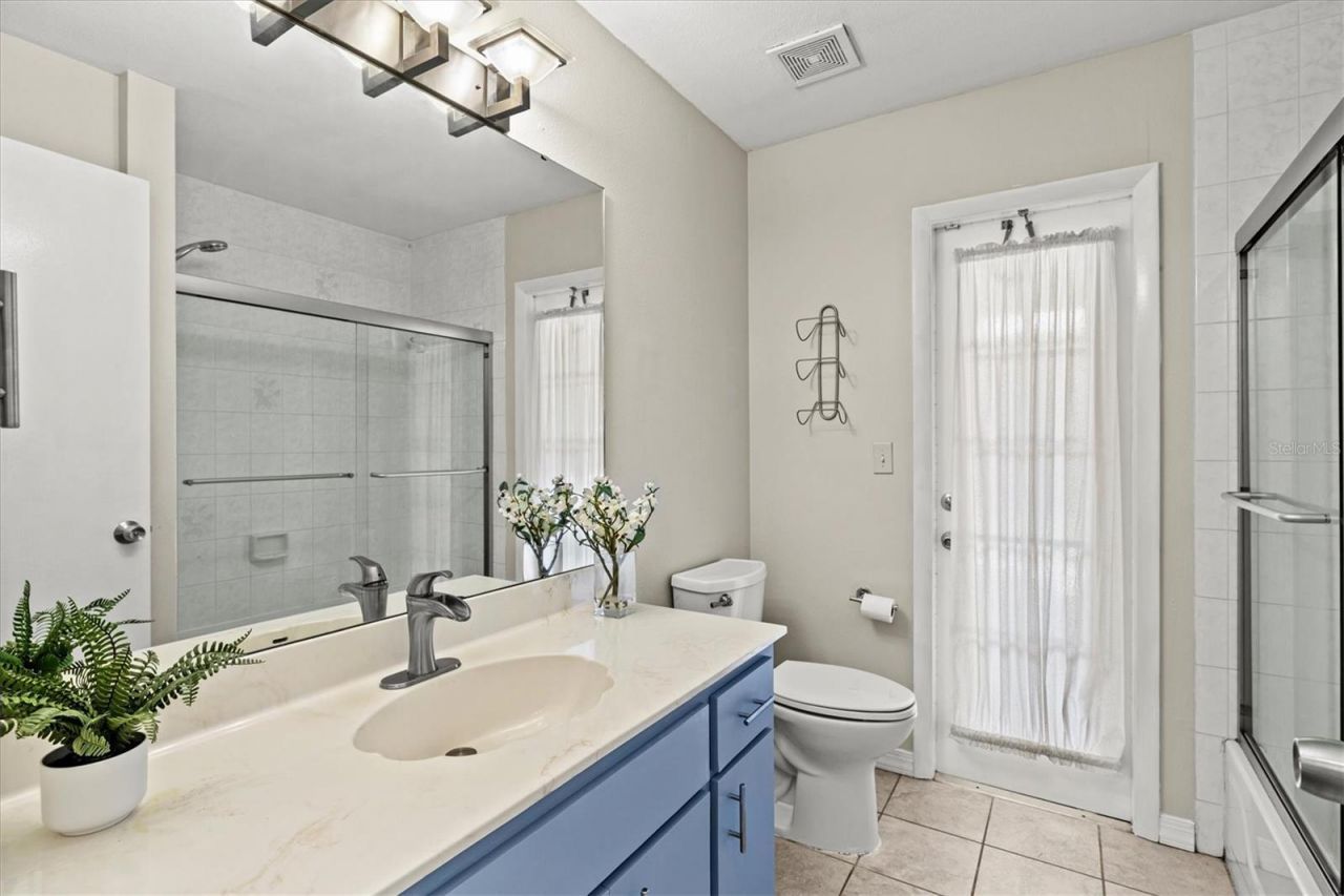 7129 Queen Palm Circle , Sarasota, FL 34243 Photo