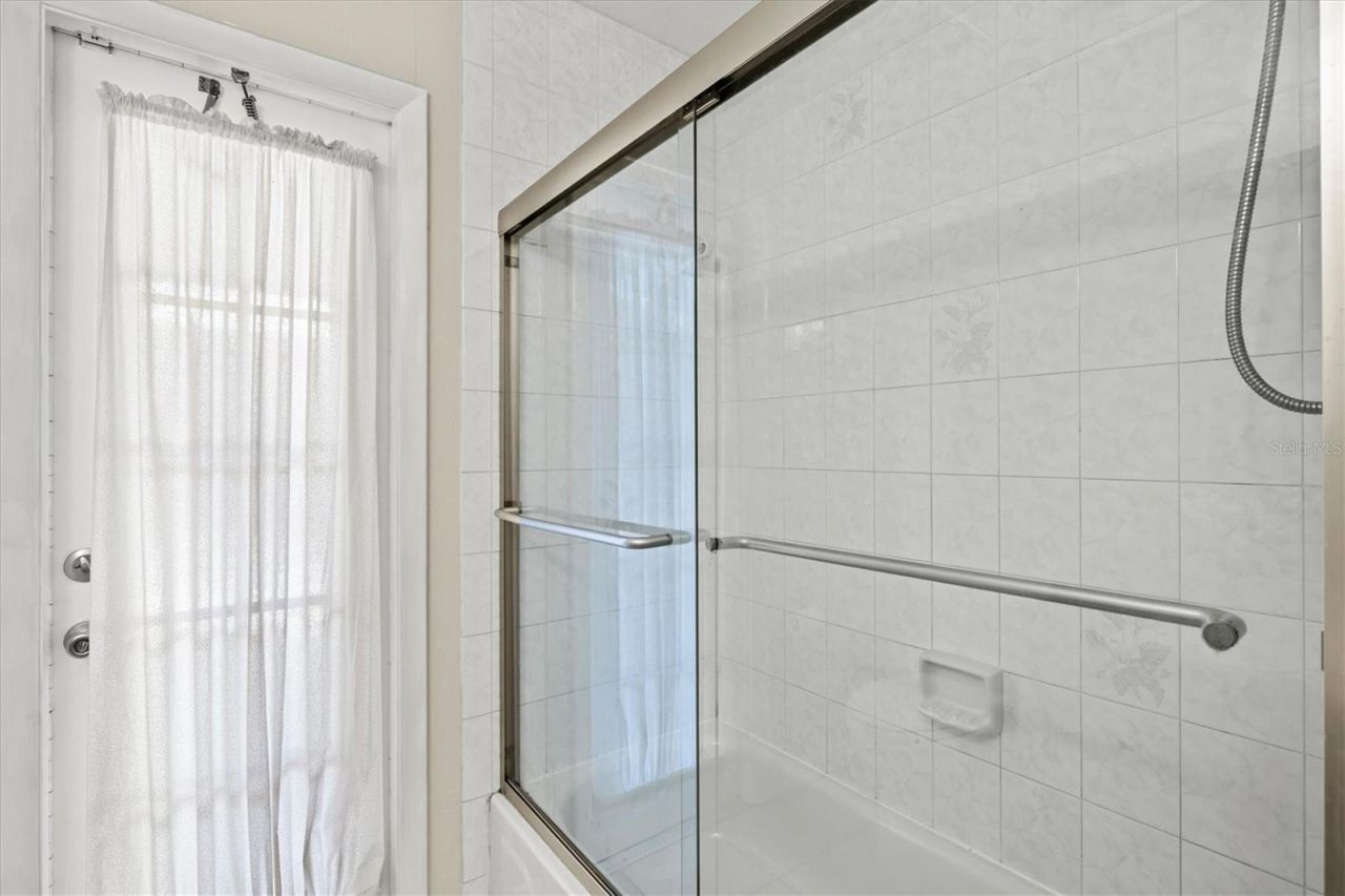 7129 Queen Palm Circle , Sarasota, FL 34243 Photo