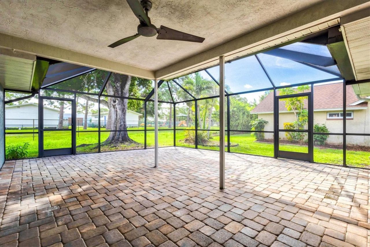 7129 Queen Palm Circle , Sarasota, FL 34243 Photo