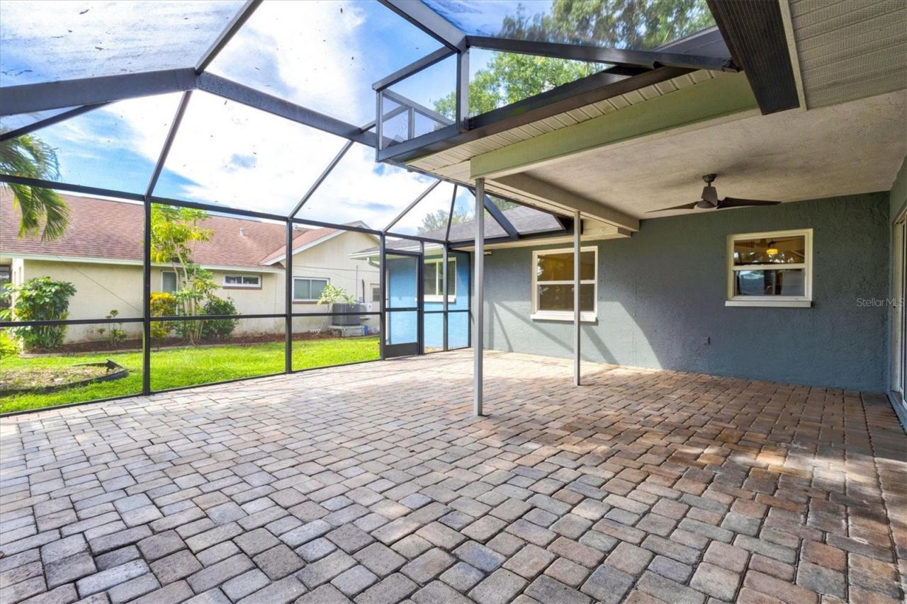 7129 Queen Palm Circle , Sarasota, FL 34243 Photo