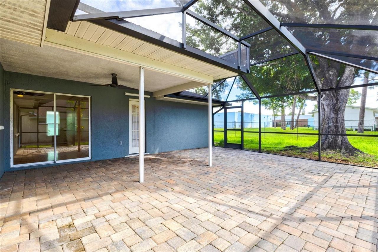 7129 Queen Palm Circle , Sarasota, FL 34243 Photo
