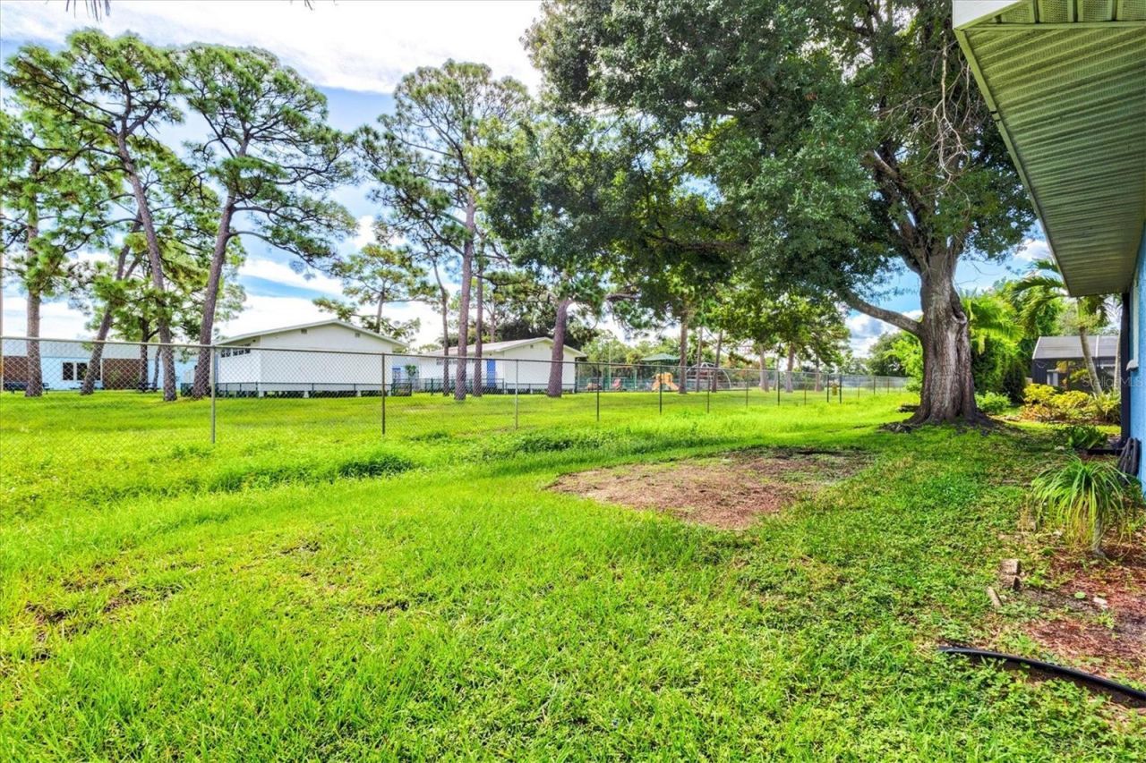 7129 Queen Palm Circle , Sarasota, FL 34243 Photo