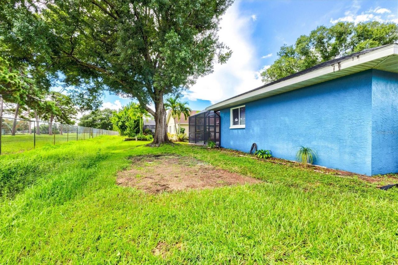 7129 Queen Palm Circle , Sarasota, FL 34243 Photo