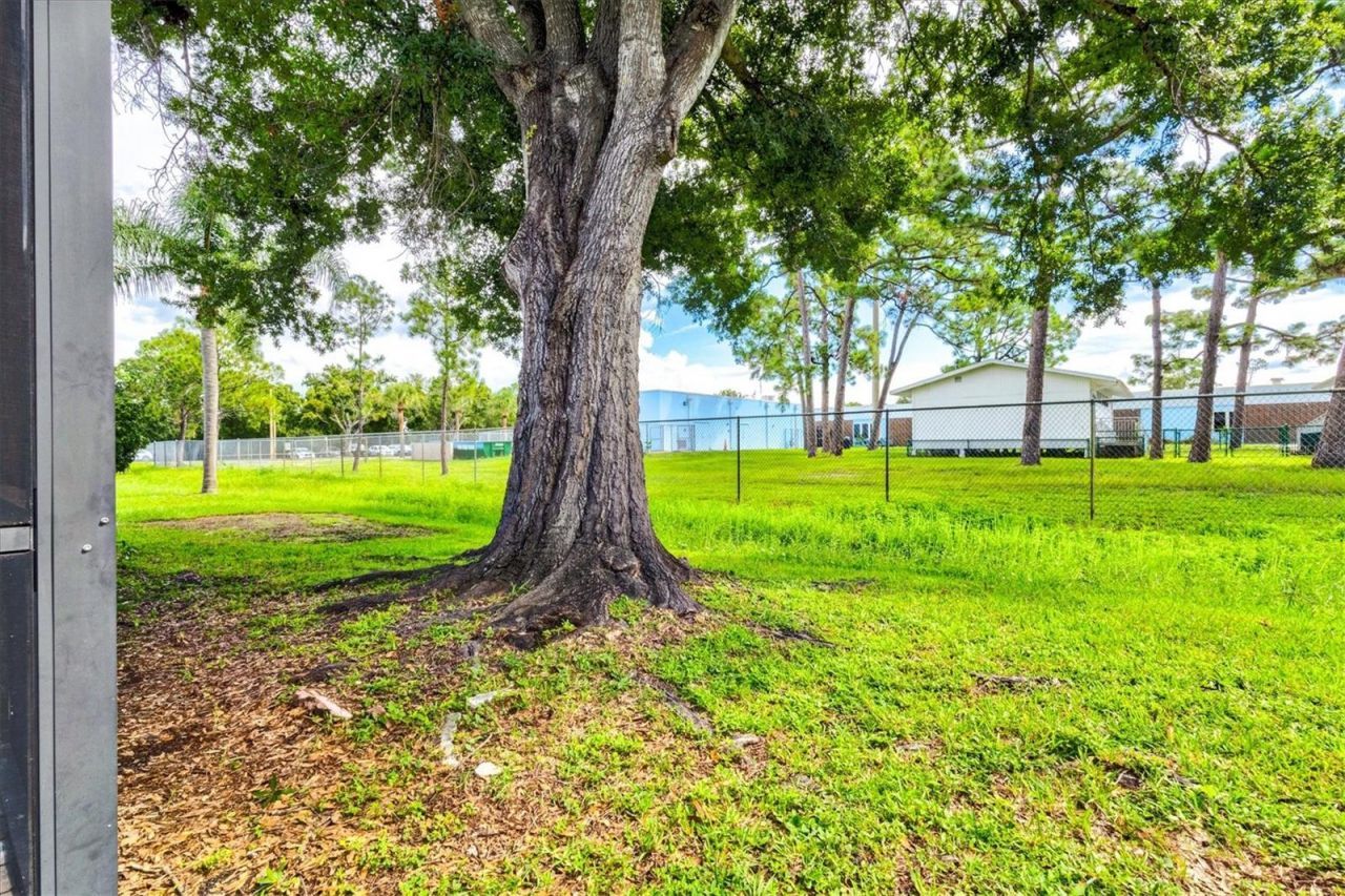 7129 Queen Palm Circle , Sarasota, FL 34243 Photo