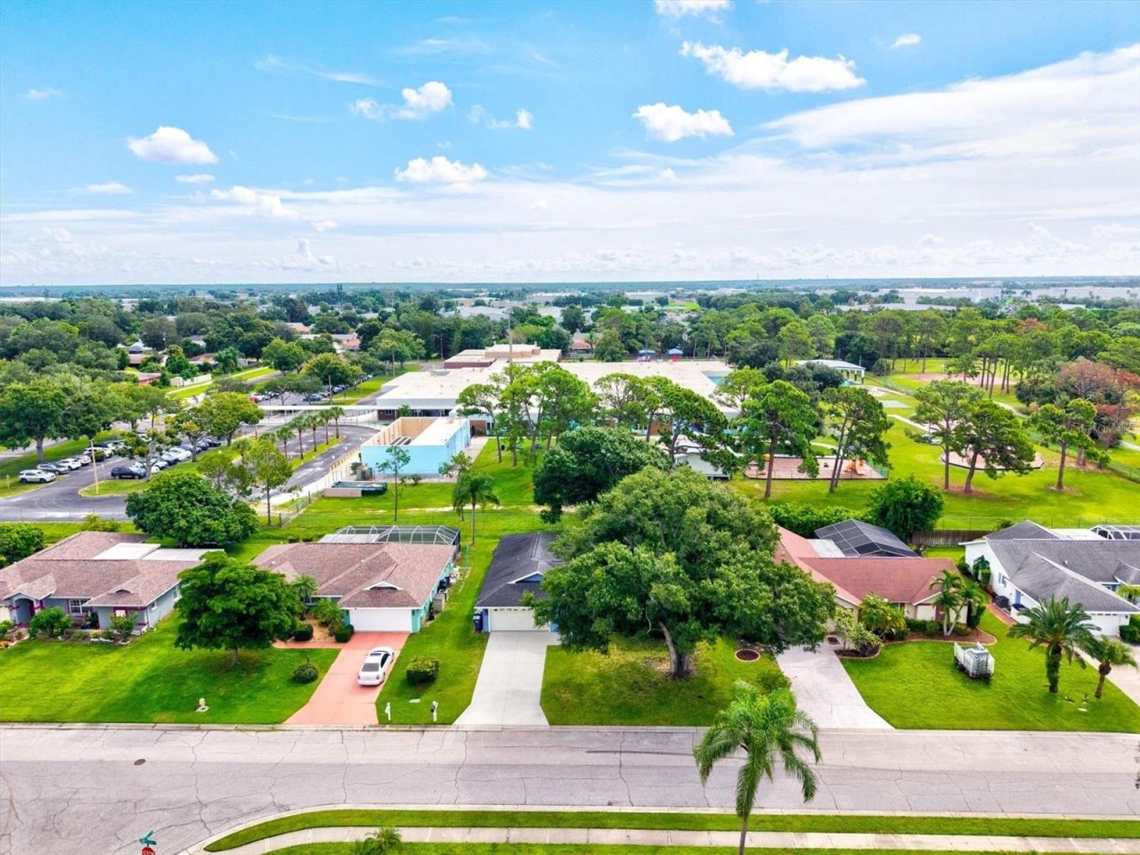 7129 Queen Palm Circle , Sarasota, FL 34243 Photo