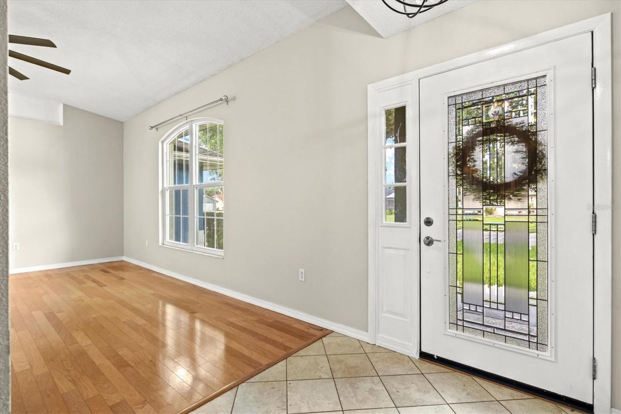 7129 Queen Palm Circle , Sarasota, FL 34243 Photo