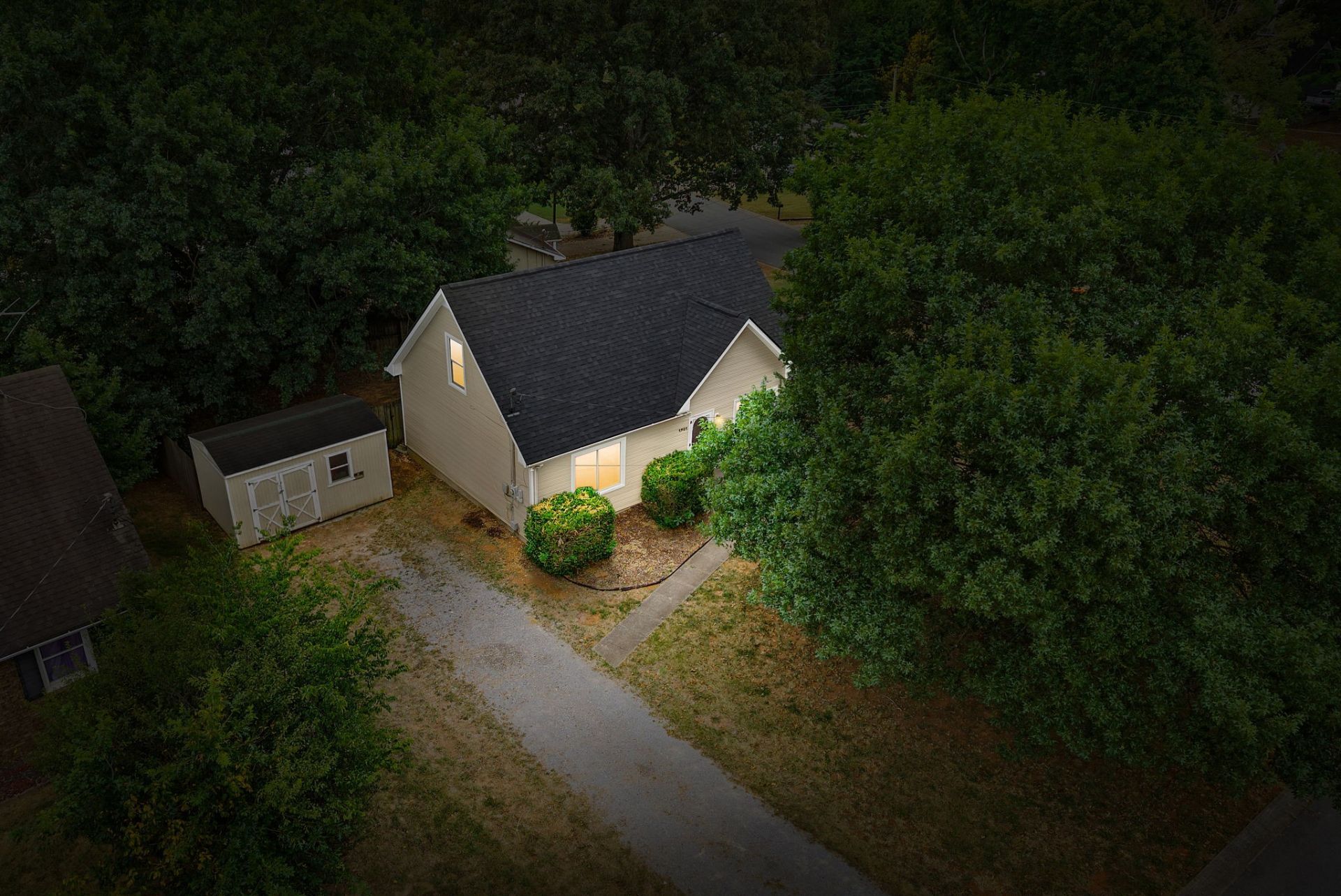 1901 Roan Dr, Clarksville, TN 37042 Main Photo