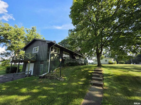 395 S GILSON Street, Knoxville, IL 61448
