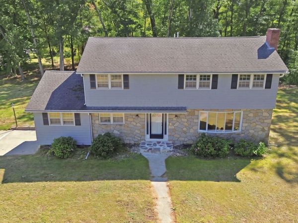 15 Maplewood Rd, Tewksbury, MA 01876