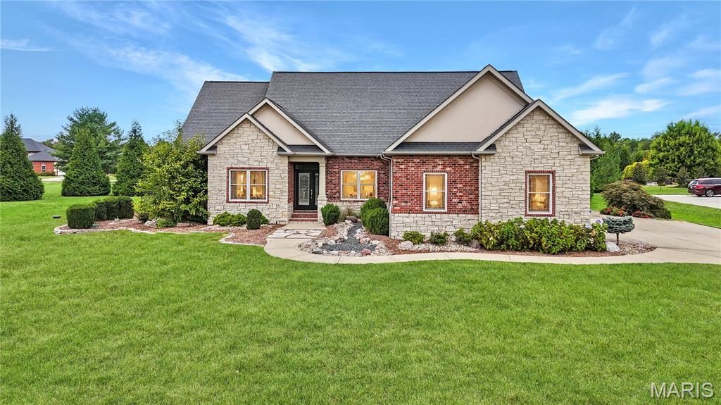 105 Locksley Court , Troy, IL 62294 Main Photo