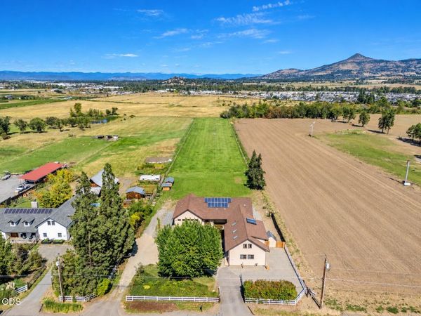 2110 Houston Road, Phoenix, OR 97535