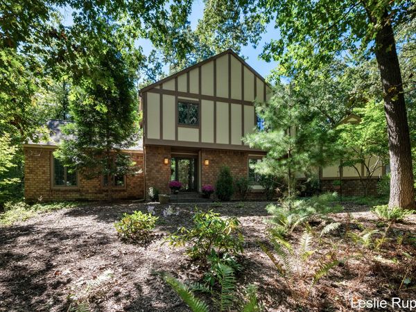 1700 Mont Rue Drive SE, Grand Rapids, MI 49546