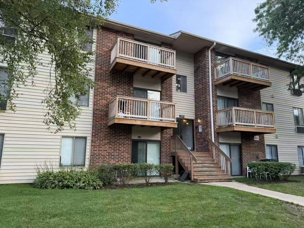 716 Prescott Drive , Unit 302, Roselle, IL 60172
