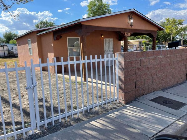 2911 1st Street NW, Albuquerque, NM 87107