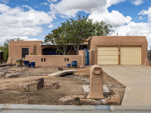 5901 Flor Del Rey NW, Albuquerque, NM 87120
