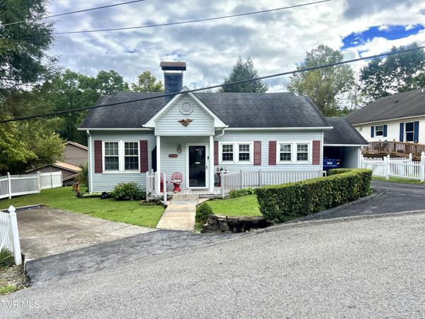 1023 Northwest Ridge Avenue, Norton, VA 24273