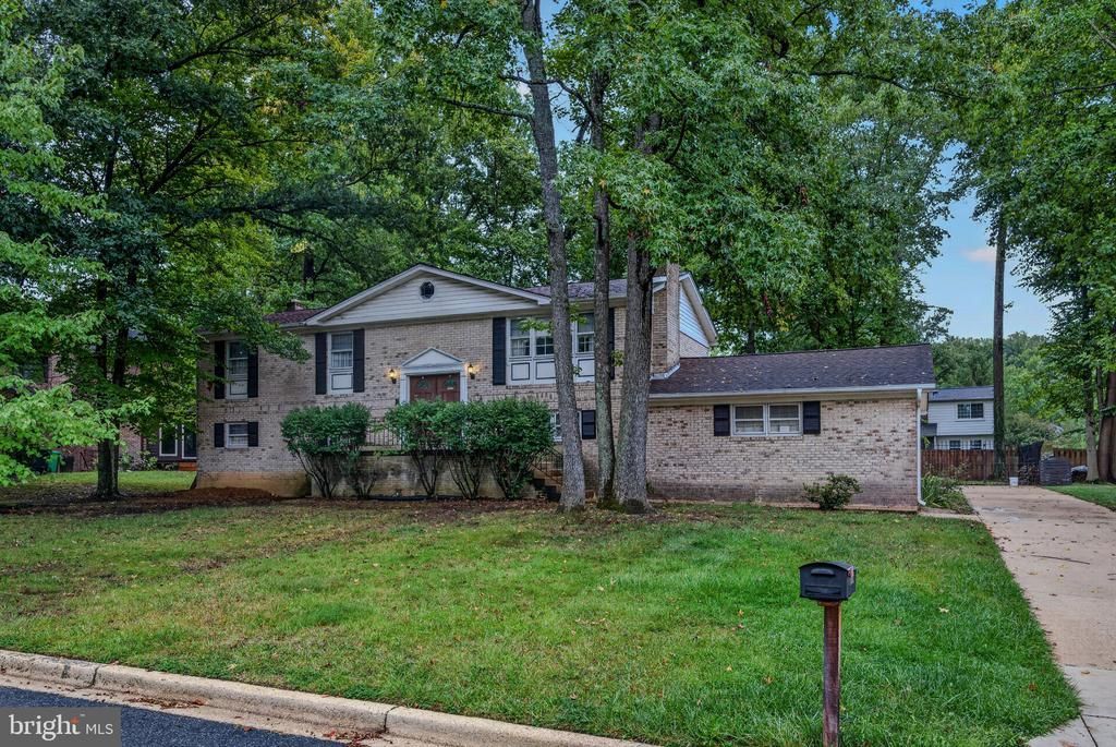702 GLENEAGLES DRIVE, FORT WASHINGTON, MD 20744