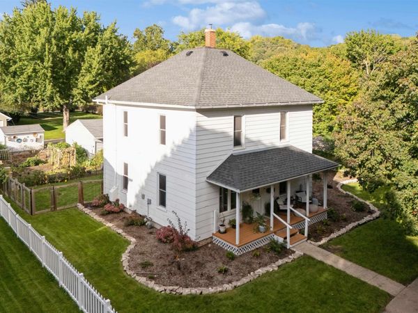718 Decorah Avenue, Decorah, IA 52101