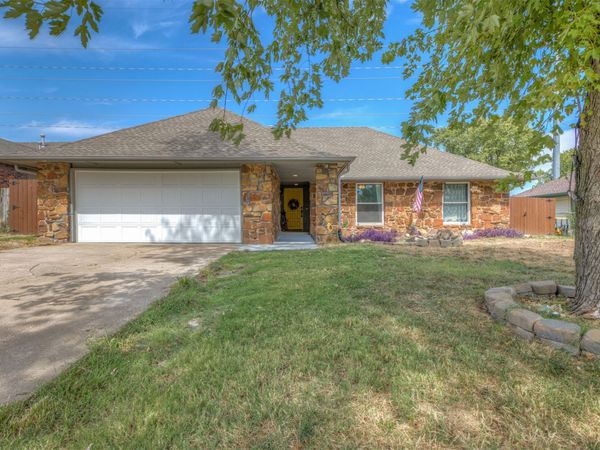 512 W Roanoke Street , Broken Arrow, OK 74011
