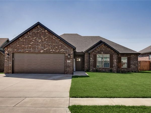 901 Pinnacle Street , Prairie Grove, AR 72753