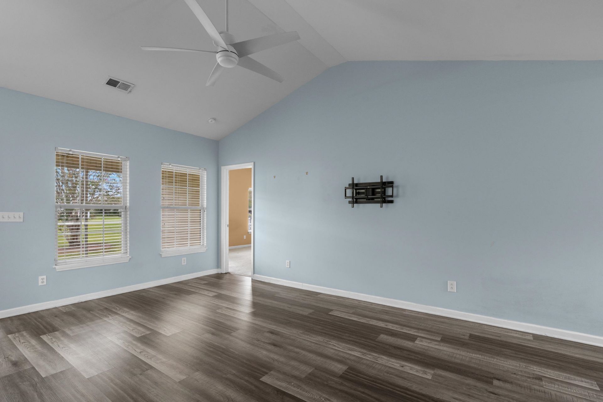 4504 Planters Row Way Photo 10