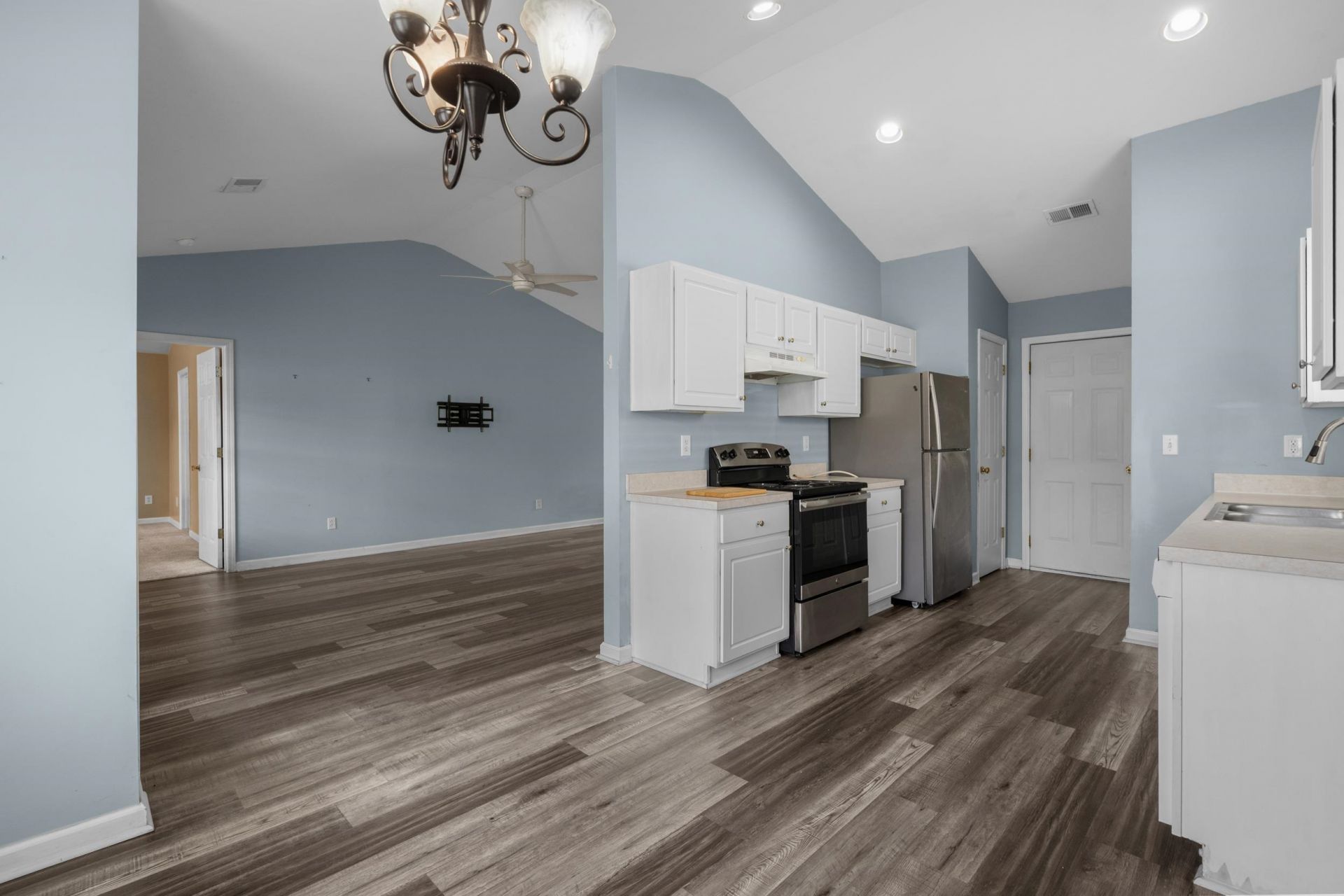 4504 Planters Row Way Photo 13